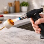 apprenez à griller du chamallow parfaitement avec un chalumeau de cuisine grâce à nos astuces de pro pour des desserts gourmands et réussis.